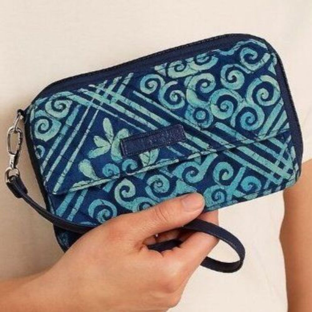 Vera Bradley Wallet Clutch Wristlet Zip Around Blue Cuban Tiles Women's Woman's